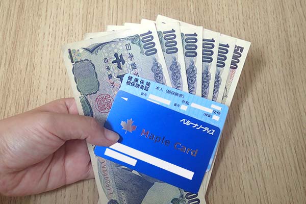 ベルーナノーティスのローンカードと保険証とお金